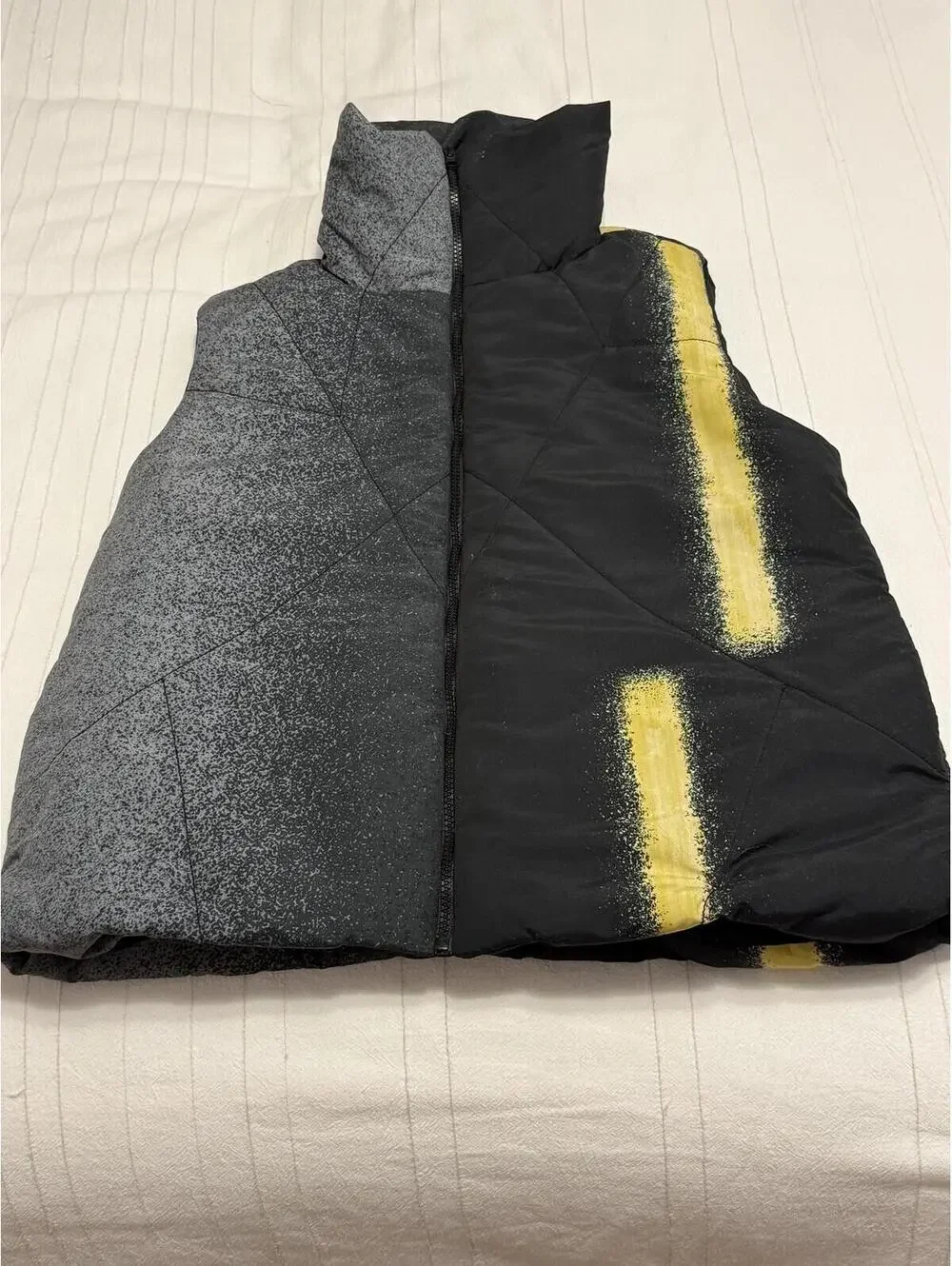 OZAI N KŪ Reversible Puffer Vest Size S "Horizon" Print Black Gray Yellow - Picture 1 of 5